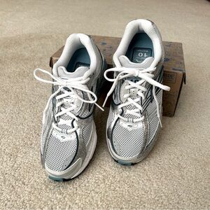 ✨NEW✨BROOKS Addiction 10 Running Shoes 9.5W